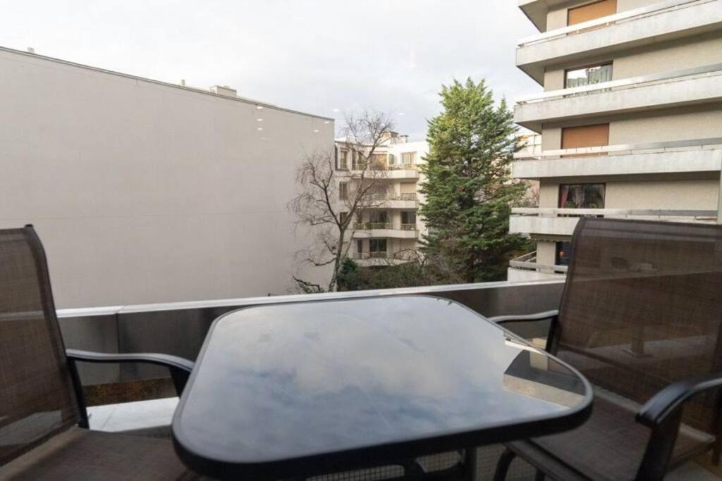 Appartamento Coeur 16Eme, Standing Et Calme Parigi Esterno foto